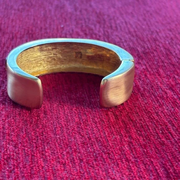 Les Bernard Vintage Gold Gripoix Hinge Bangle - Picture 5 of 9